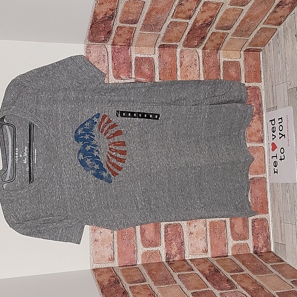 Torrid Heathered Grey Patriotic Lips Slim Fit Crew Tee - Size 00